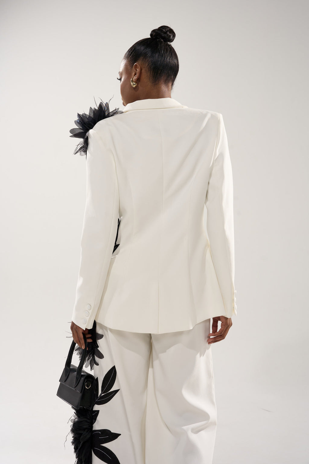 IN FULL BLOOM APPLIQUE BLAZER