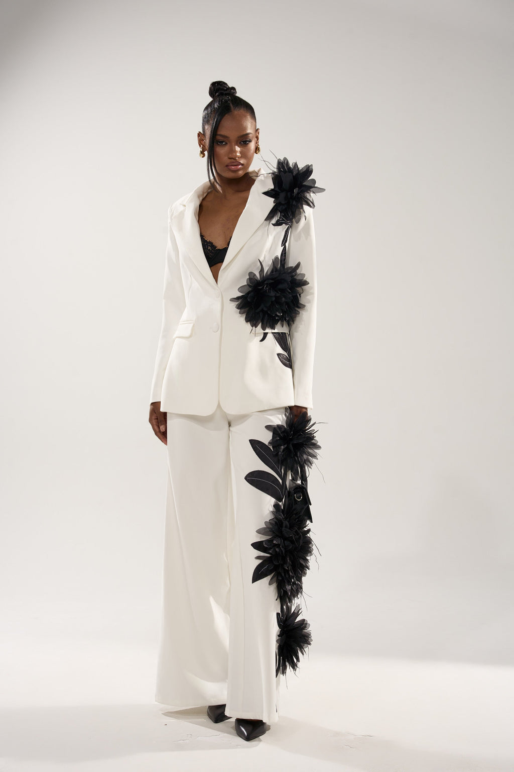IN FULL BLOOM APPLIQUE BLAZER