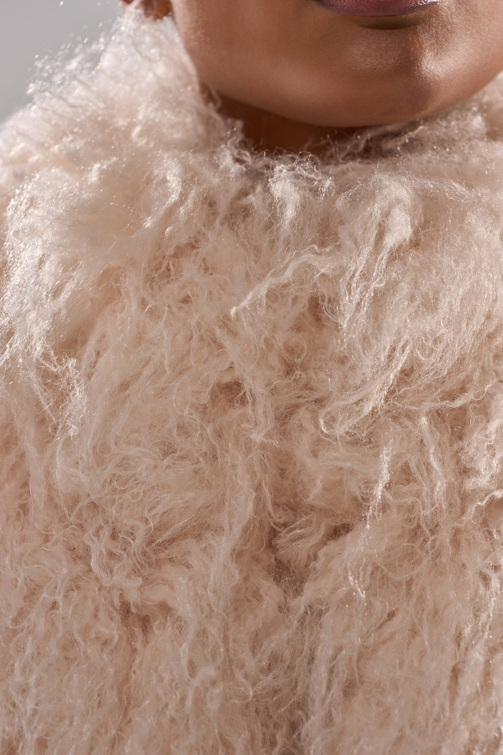 COCO CROPPED FUR VEST IN BEIGE