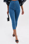 FLEX FIT MEDIUM WASH CAPRI