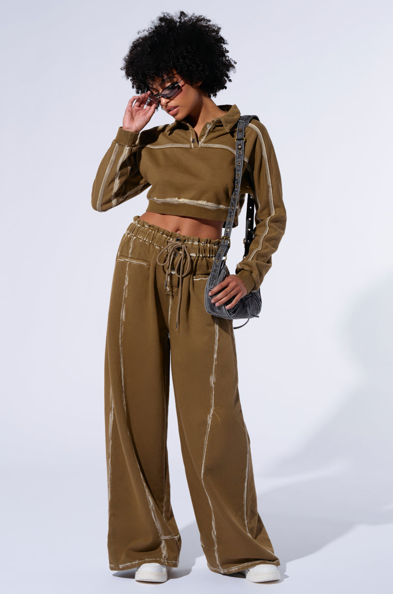 STREET TALK CROP SWEATSHIRT