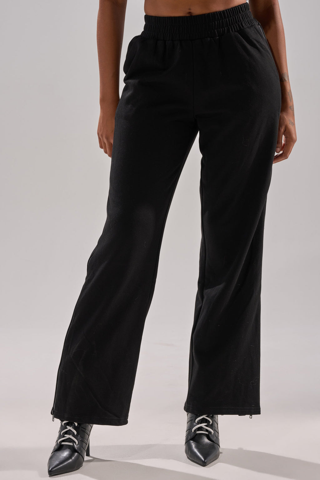 OPEN UP WIDE LEG JOGGER WITH RHINESTONE