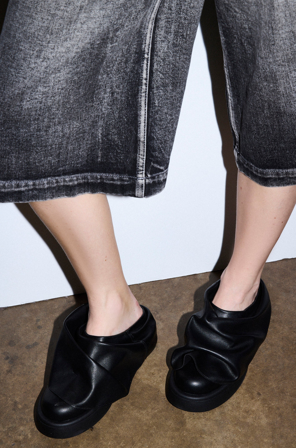 AZALEA WANG MAITYE BLACK RUCHED FLAT