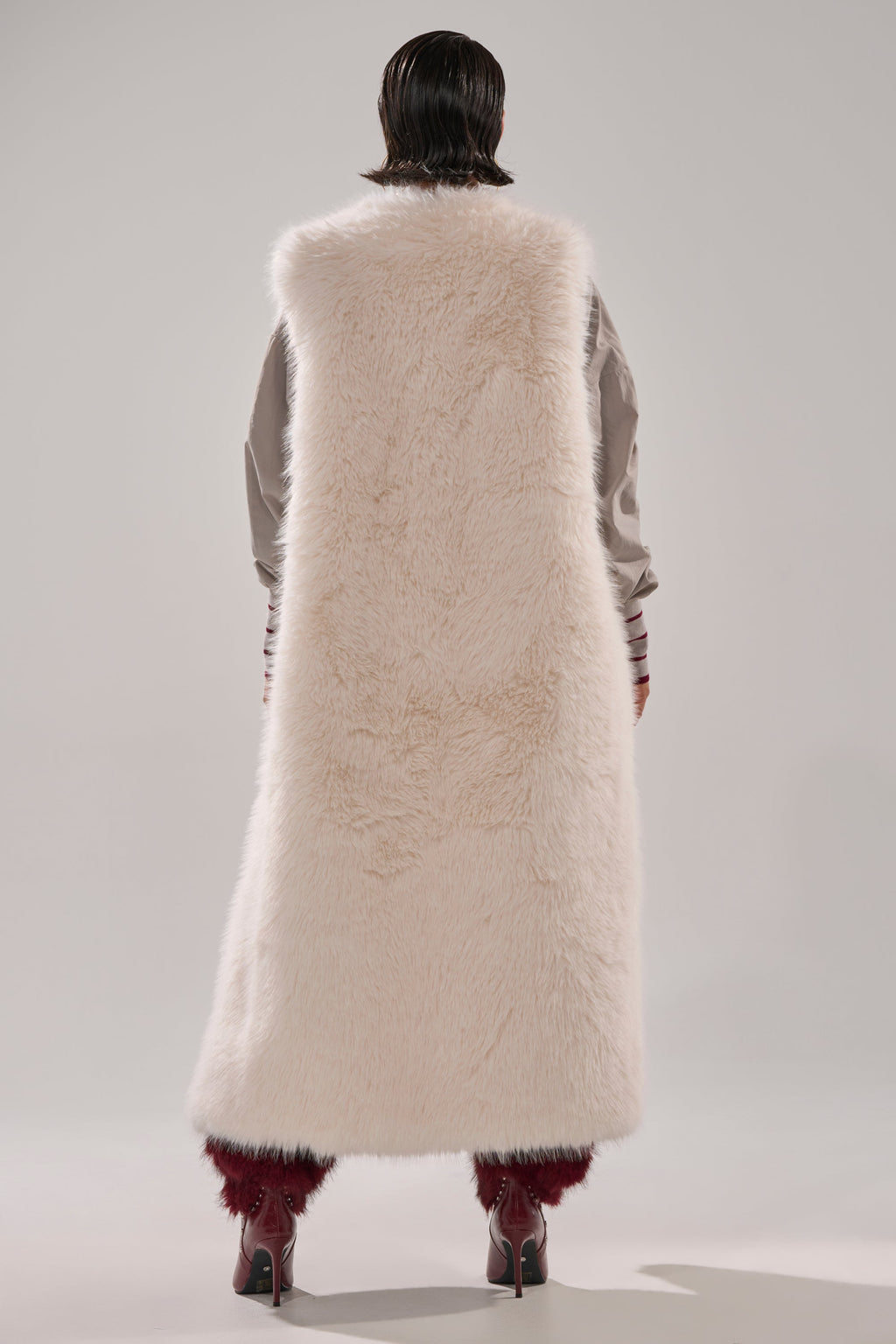 DOWN TIME FAUX FUR VEST IN IVORY