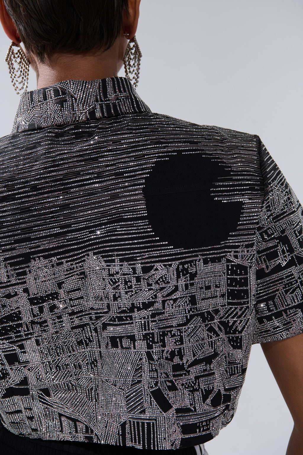 ALL AROUND THE WORLD BUTTON DOWN TOP IN BLACK