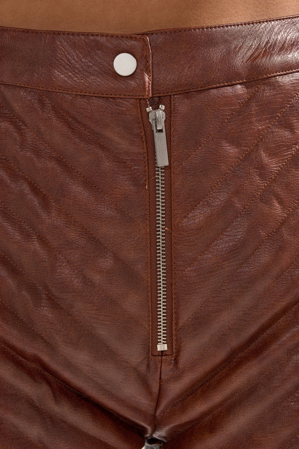 GALAXY FAUX LEATHER SHORT IN BROWN