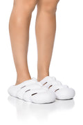 AZALEA WANG RUMBLE RUBBER FLAT SANDAL IN WHITE