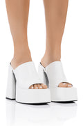 AZALEA WANG SHEBA CHUNKY SANDAL IN WHITE