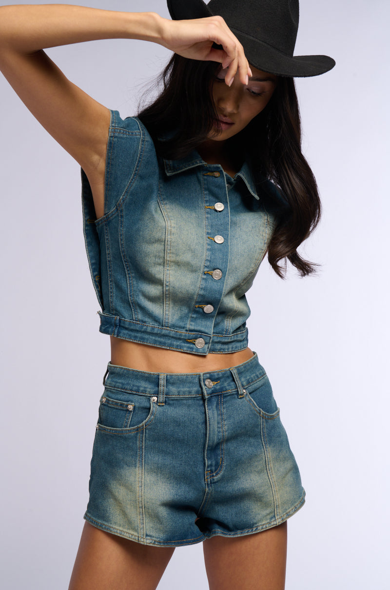 GEENA WASHED DENIM SHORT
