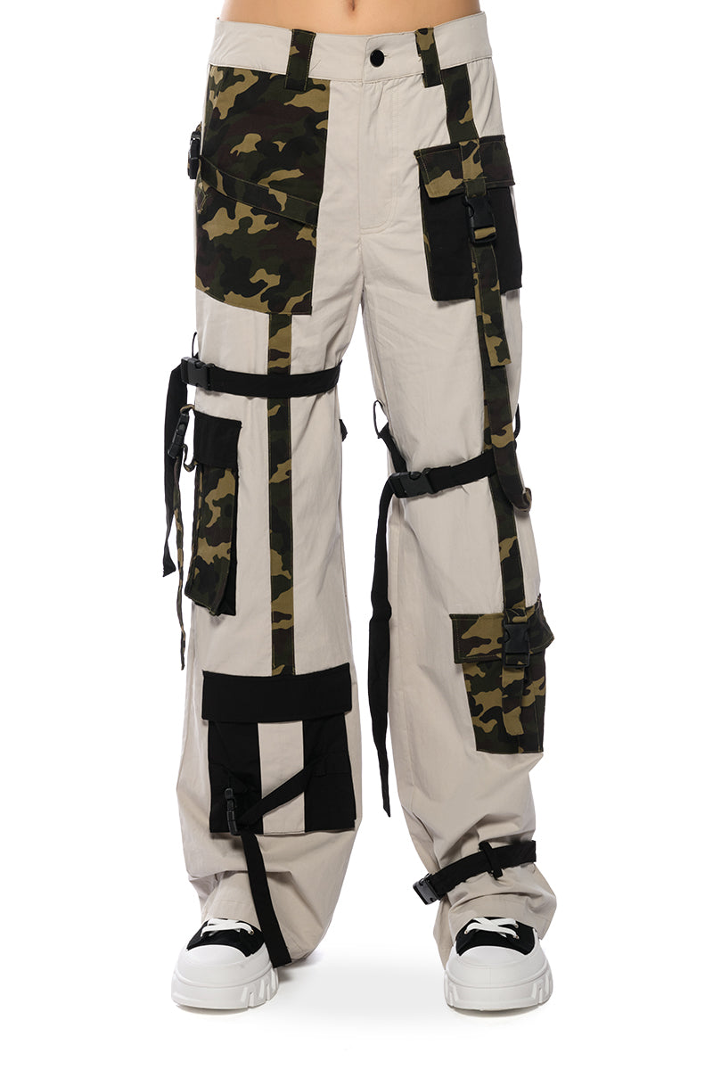 YOU WORK FOR ME CAMO DETAILED CARGO PANT